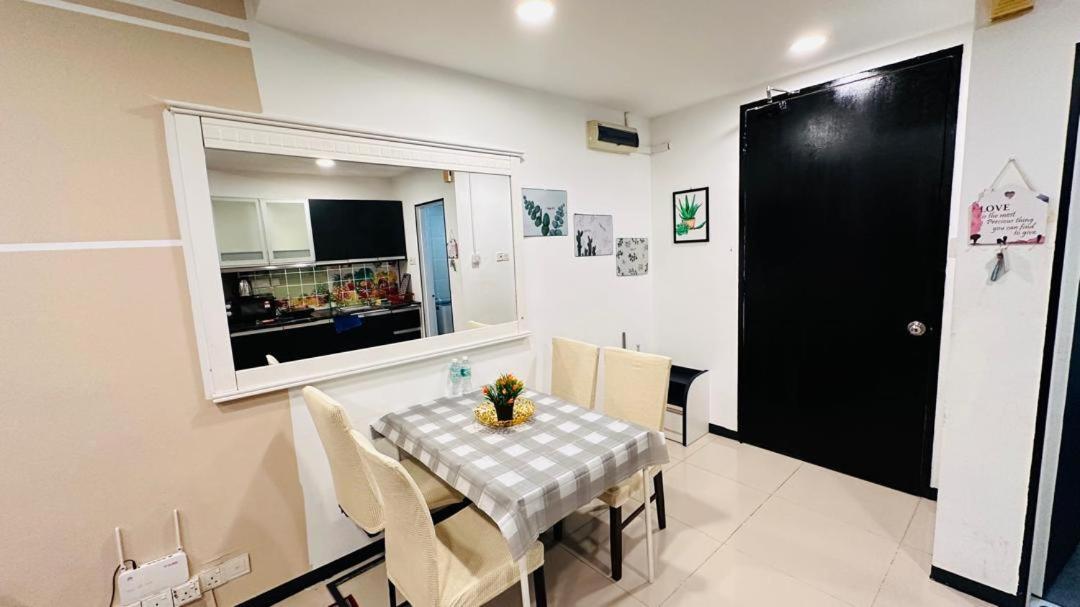 Taragon Homestay - Kuala Lumpur Extérieur photo